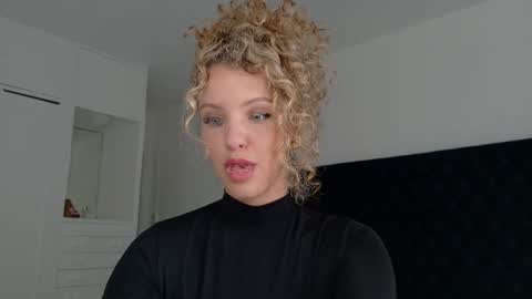 Lily Marie online show from September 26, 11:45 pm