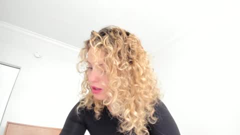 Lily Marie online show from December 19, 5:40 pm