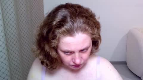 Ella online show from December 18, 7:18 pm