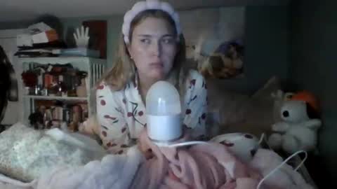 Little Bambii online show from December 15, 3:56 am