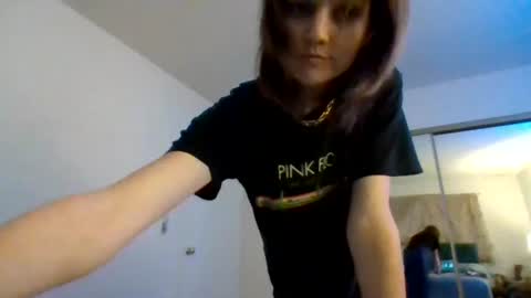 Snapshot of thelovecreep chatting on October 19, 6:04 am lovecreep online show from October 19, 6:04 am