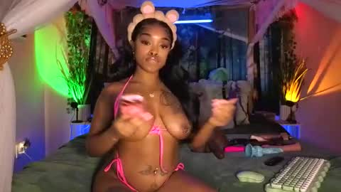 thelovelybrown online show from December 17, 6:12 pm