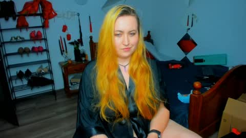 thenaughtygf online show from April 7, 9:50 pm