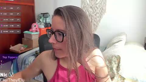 Nicole online show from July 28, 2:05 pm