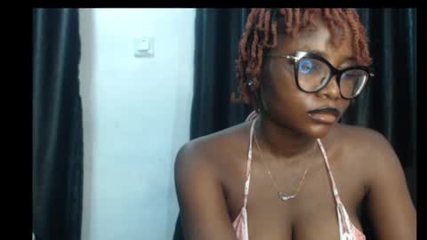 Snapshot of thick_ebonie chatting on October 19, 7:27 pm Jenny online show from October 19, 7:27 pm