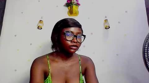 Snapshot of thick_ebonie chatting on September 26, 2:31 am Jenny online show from September 26, 2:31 am