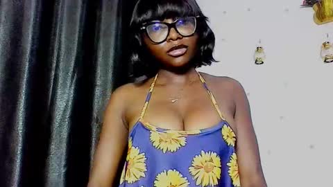 Snapshot of thick_ebonie chatting on October 3, 11:04 am Jenny online show from October 3, 11:04 am