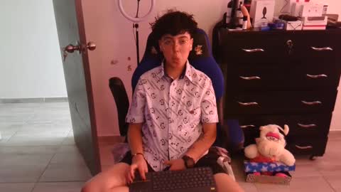 Snapshot of thomascooper_cams chatting on March 3, 9:45 pm VALERIA online show from March 3, 9:45 pm