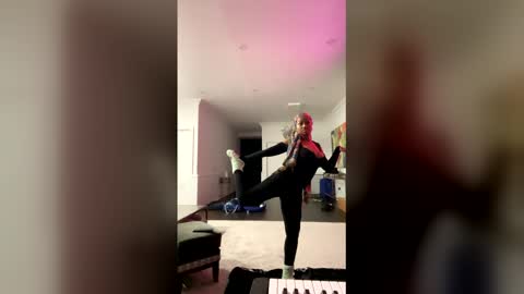 tia_fox online show from March 25, 6:05 am