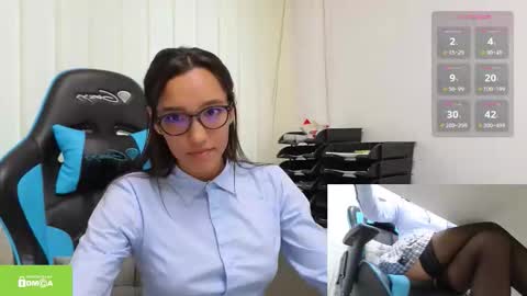 Snapshot of tia_j chatting on September 26, 3:42 pm tia_j online show from September 26, 3:42 pm