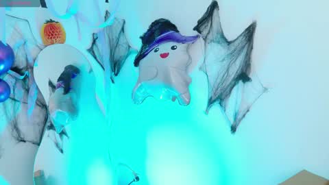 Tiana Le online show from October 23, 9:43 pm