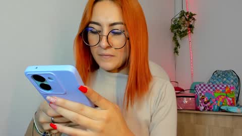 Snapshot of tiarha_ chatting on December 11, 5:21 am Tiarha online show from December 11, 5:21 am
