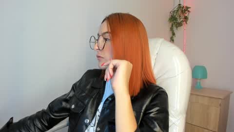 Snapshot of tiarha_ chatting on December 23, 1:18 am Tiarha online show from December 23, 1:18 am