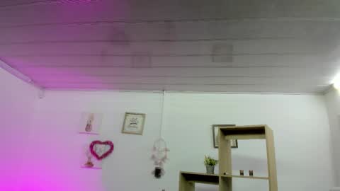 Snapshot of tiarha_ chatting on February 14, 4:04 am Tiarha online show from February 14, 4:04 am