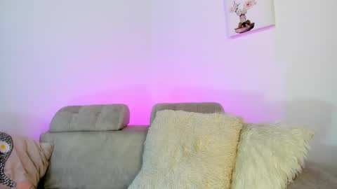 Snapshot of tiarha_ chatting on February 19, 4:34 am Tiarha online show from February 19, 4:34 am