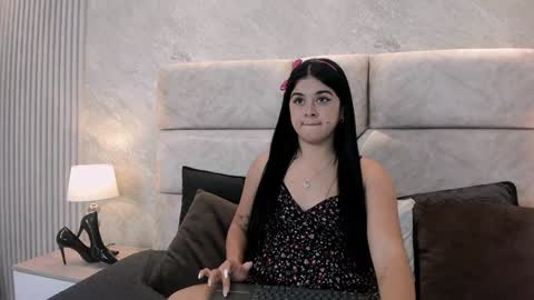 Snapshot of tifany__ross chatting on January 8, 9:34 pm Tiff3 online show from January 8, 9:34 pm