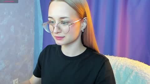 Snapshot of tiffanyhunt chatting on December 9, 2:17 pm Tiffany online show from December 9, 2:17 pm