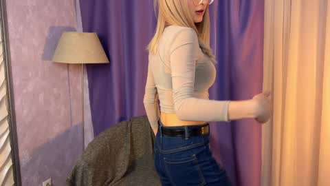 Snapshot of tiffanyhunt chatting on December 20, 2:49 pm Tiffany online show from December 20, 2:49 pm
