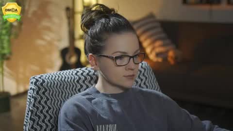 tiffanyriox online show from April 14, 11:49 pm