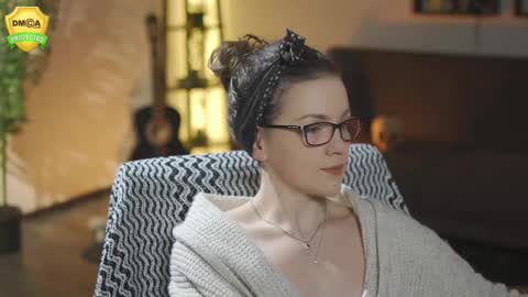 tiffanyriox online show from March 25, 12:49 am