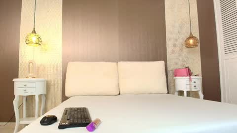 T I F F A N Y online show from December 1, 7:38 pm