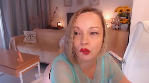 Tilly online show from February 7, 9:18 pm