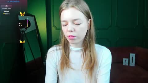 tina_tayllor__ online show from April 14, 2:28 pm