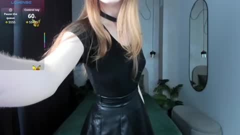 tina_tayllor__ online show from May 14, 9:09 pm