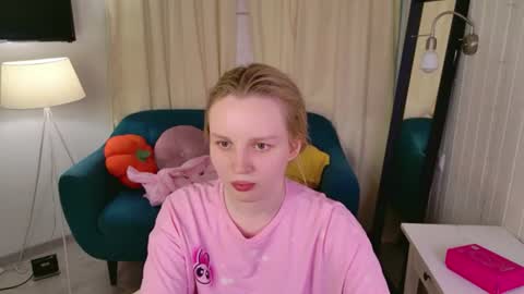 tinasiner online show from June 11, 1:52 pm