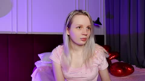 Snapshot of tinasiner chatting on February 16, 1:38 pm tinasiner online show from February 16, 1:38 pm