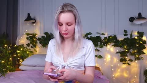 Snapshot of tinasiner chatting on March 8, 2:05 pm tinasiner online show from March 8, 2:05 pm