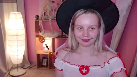 tinasiner online show from October 28, 3:40 pm