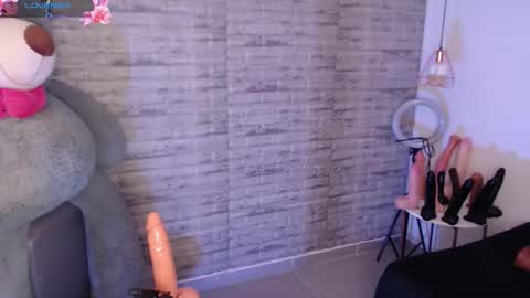 Tinna Goddess online show from November 14, 5:02 pm