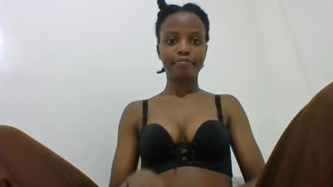 tiny_charm online show from June 19, 12:37 am