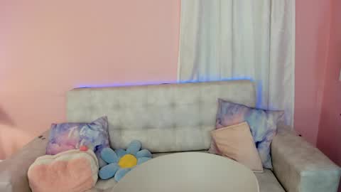 Snapshot of tiny_cora chatting on December 23, 4:39 pm tiny_cora online show from December 23, 4:39 pm