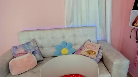 Snapshot of tiny_cora chatting on February 21, 4:48 pm tiny_cora online show from February 21, 4:48 pm