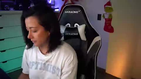 Snapshot of tiny_panther chatting on December 10, 10:47 pm Ana Molly online show from December 10, 10:47 pm