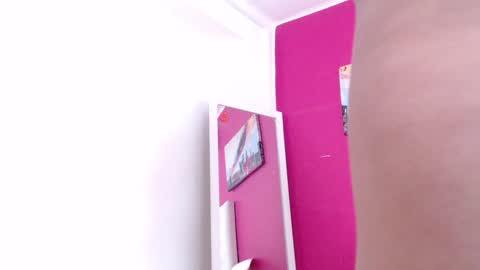 Snapshot of tiny_whore18 chatting on December 21, 3:53 pm tiny_whore18 online show from December 21, 3:53 pm