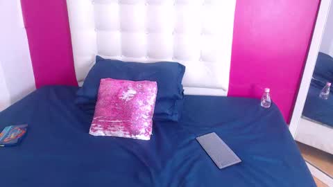 tiny_whore18 online show from October 22, 6:24 pm