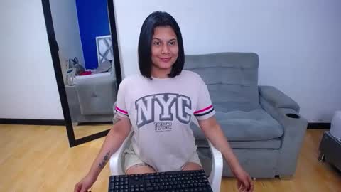 tiny_whore18 online show from March 13, 7:09 am