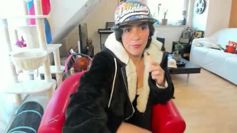 Snapshot of tiny_williams chatting on September 10, 6:24 am Tiny online show from September 10, 6:24 am