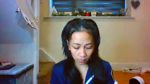 Tinyasian911718 sweetinyasian instagram online show from December 28, 12:45 pm