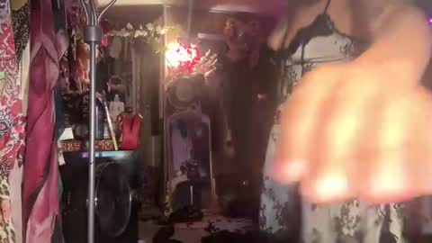 tinydivine online show from May 2, 6:39 am