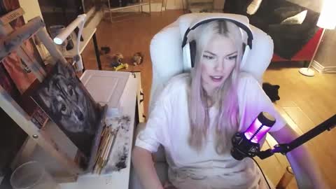 stage Kylie Sinner  brand CLITBAIT online show from February 24, 4:04 am