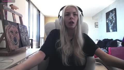 stage Kylie Sinner  brand CLITBAIT online show from September 21, 4:49 pm