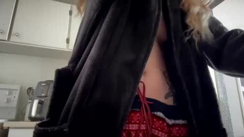 stage Kylie Sinner  brand CLITBAIT online show from February 17, 3:11 pm