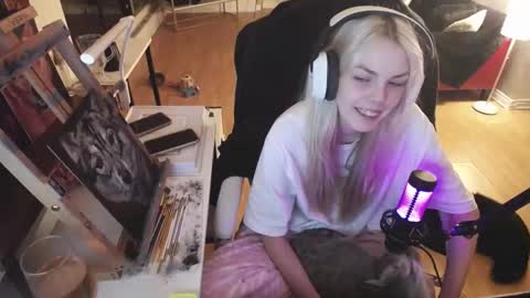 stage Kylie Sinner  brand CLITBAIT online show from February 22, 10:48 pm