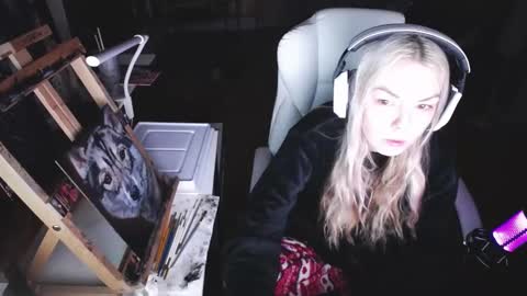 stage Kylie Sinner  brand CLITBAIT online show from February 16, 5:26 am