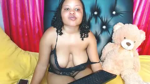 Snapshot of tinyrose18 chatting on December 14, 7:25 pm tinyrose18 online show from December 14, 7:25 pm