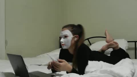 Tinks online show from April 11, 11:30 pm